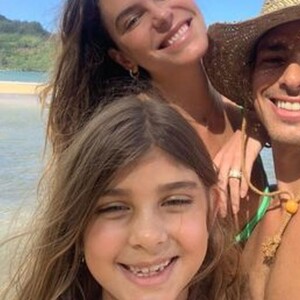 Cauã Reymond e Mariana Goldfarb mantêm um bom relacionamento com Grazi Massafera