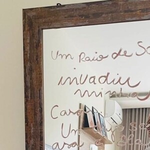 Em foto sensual, Diogo Nogueira respondeu declaração de amor de Paolla Oliveira no mesmo tom: 'Como a harmonia da música'