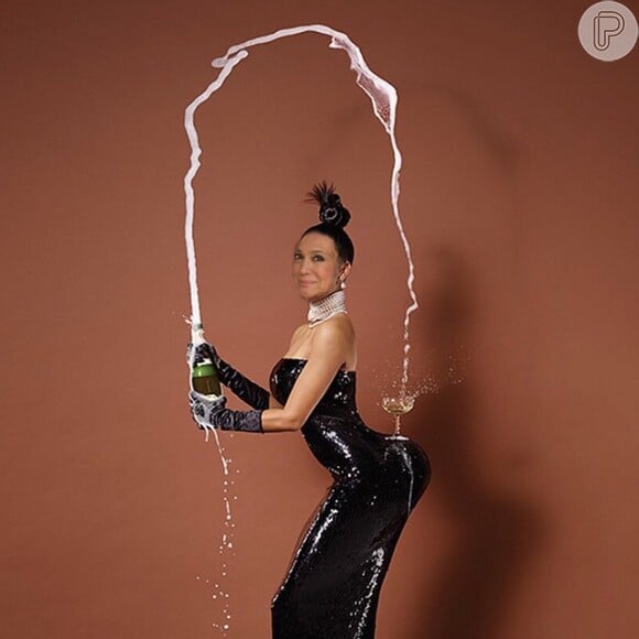 Susana Vieira mostra bom humor ao divulgar uma montagem de seu rosto no corpo de Kim Kardashian