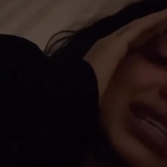 Mirella apareceu chorando e reclamou da exposição de sua vida pessoal nos perfis de fofoca do Instagram