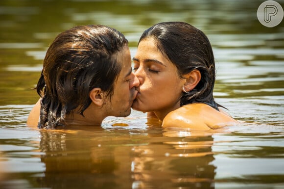 Novela 'Pantanal': Jove (Jesuíta Barbosa) já transou na beira do rio com Guta (Julia Dalavia)


