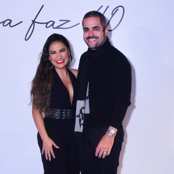 Marido de Simone, Kaká Diniz prestigiou festa de 40 anos da cunhada, Simaria