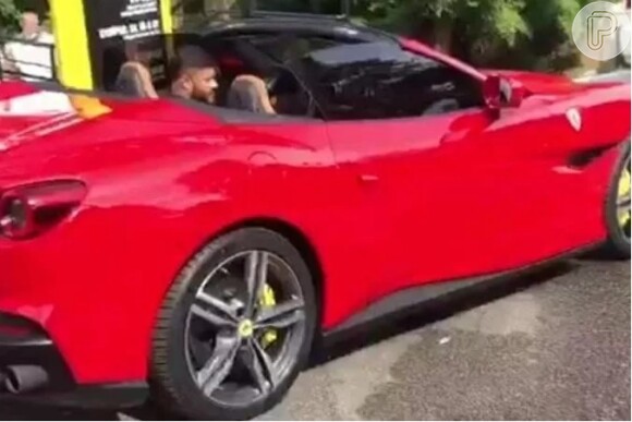 Vídeo de Hulk na Ferrari viralizou nas redes sociais