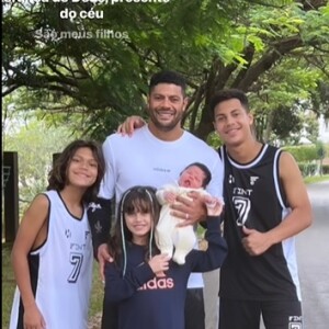 Hulk já é pai de Ian, 13, Tiago, 11 e Alice, 8, frutos de seu casamento com Iran Ângelo, tia de Camila