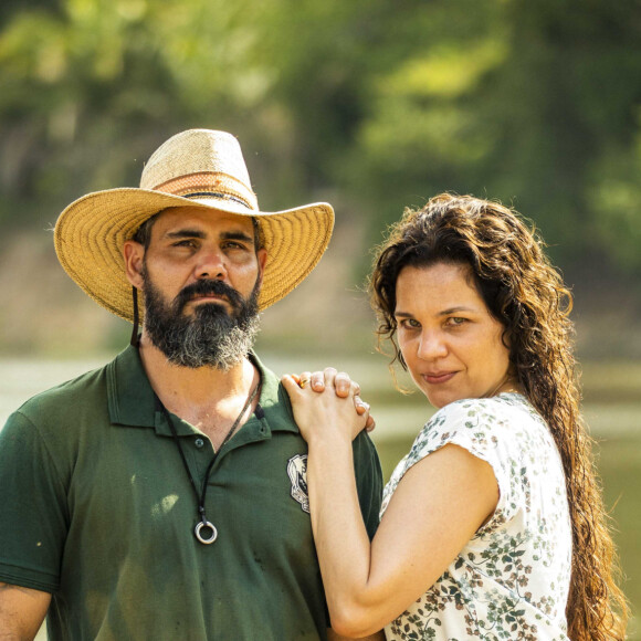 Novela 'Pantanal': Maria Bruaca (Isabel Teixeira) e Alcides (Juliano Cazarré) finalmente vão transar
