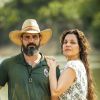 Novela 'Pantanal': Maria Bruaca (Isabel Teixeira) e Alcides (Juliano Cazarré) vão transar no galpão