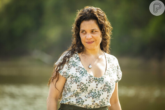 Novela 'Pantanal': Maria Bruaca (Isabel teixeira) vai pedir que o peão use o pijama do fazendeiro antes deles transarem
