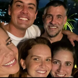 Foto de Fernanda Souza e Eduarda Porto juntas! Casal aparece com a atriz Fernanda Rodrigues e o marido, Raoni Carneiro