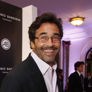 Para retirar a bolsa, Luciano Szafir ficou 28 dias internado