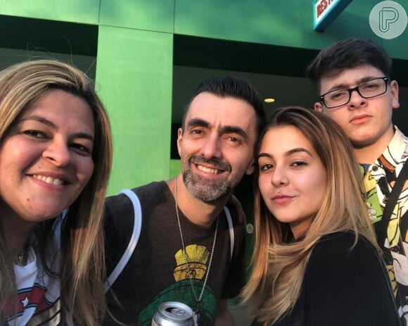 Pai de Klara Castanho, Claudio Castanho em foto antiga com a família