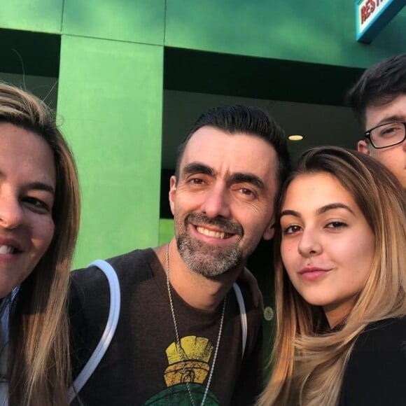 Pai de Klara Castanho, Claudio Castanho em foto antiga com a família