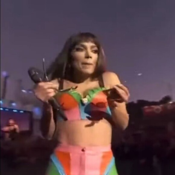 Anitta quebrou os óculos de um fã no Rock in Rio Lisboa e se assustou