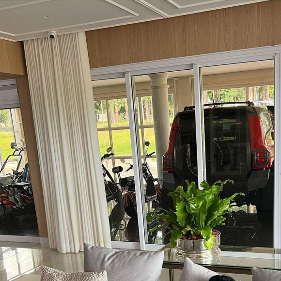 Gusttavo Lima se reune à família em meio a polêmicas