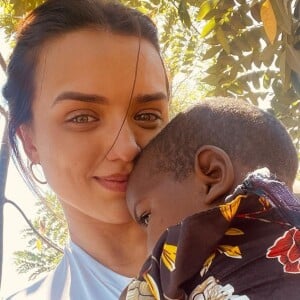 Rafa Kalimann estava fazendo uma viagem humanitária por Moçambique