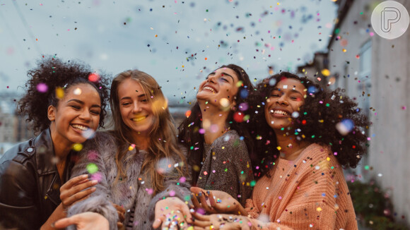 Amiga fitness, fã de skincare e mais! Aqui estão 12 opções para presentear suas BFFs no Dia do Amigo