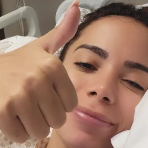 Anitta foi submetida a uma cirurgia nesta quarta-feira (20)