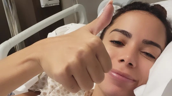 Anitta passa por cirurgia laparoscópica para tratar endometriose. Saiba detalhes