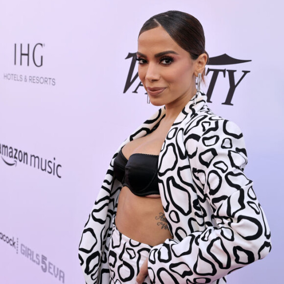 Anitta descobriu a endometriose há pouco mais de um mês, durante a internação do pai, Mauro, que tratou um câncer e um acidente vascular cerebral