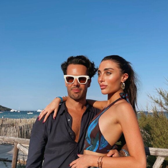 Elisa Zarzur é uma modelo de 22 anos e já trabalhou com grandes marcas