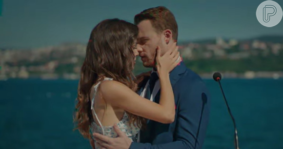 Novela turca: atores de 'Será Isso Amor?' celebram a união com casamento  belíssimo e detalhes chamam atenção - Purepeople