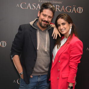 Mari Palma e o noivo, Phelipe Sian, prestigiaram lançamento de série que aconteceu em shopping na capital paulista 