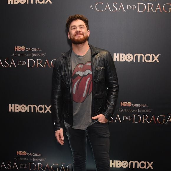 Leonardo Miggiorin esbanjou simpatia em lançamento de série que aconteceu em shopping na capital paulista