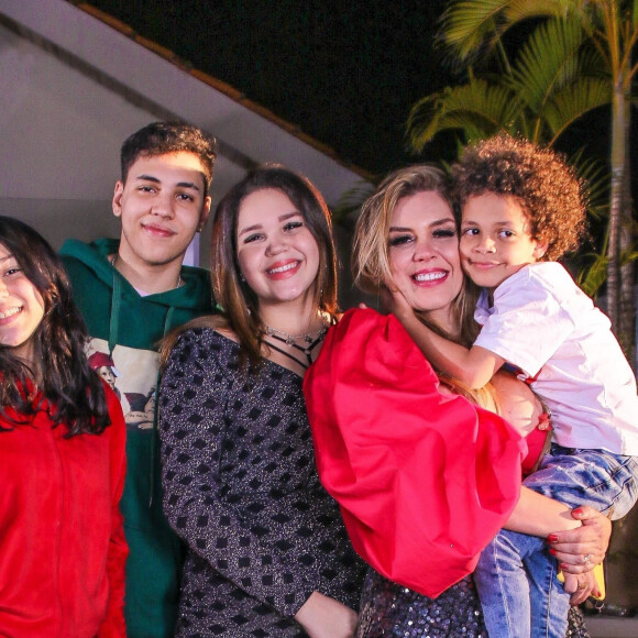 Simony explicou que apenas o filho mais novo não entendeu a doença