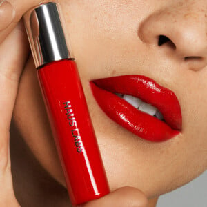 Batom vermelho que não transfere ou borra: Atomic Shake Long Lasting Liquid Lipstick,  novo batom da linha de maquiagem da Lady Gaga, viraliza no Tik Tok