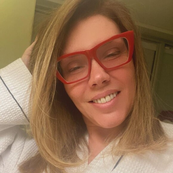 Simony conta: "Estou passando aqui para dizer que estou bem, que hoje estou muito melhor, de verdade.  Vou voltando a minha vida aos pouquinhos, meus trabalhos