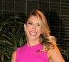 Lorena Improta apostou em look rosa para celebração da série 'Rensga Hits!'