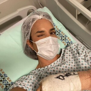 Ivete Sangalo realizou uma operação no braço