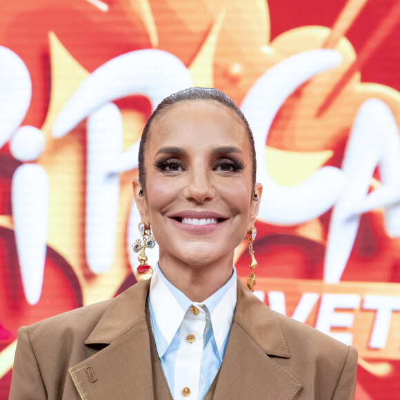 Ivete Sangalo ganhou o carinho de diversos famosos, como Sabrina Sato e Tierry, após realizar cirurgia