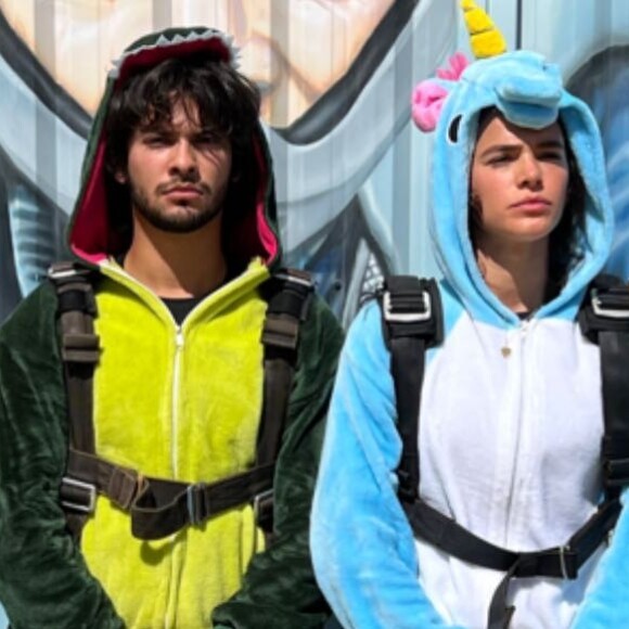 Bruna Marquezine e Xolo Maridueña pulam de paraquedas após irem juntos para São Paulo 