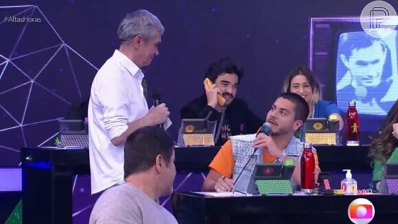 No 'Altas Horas', Arthur Aguiar contou que ainda não gastou o dinheiro do 'BBB'