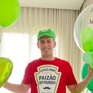 Seguidores de Amaury Nunes lamentaram não vê-lo com Enrico neste Dia dos Pais