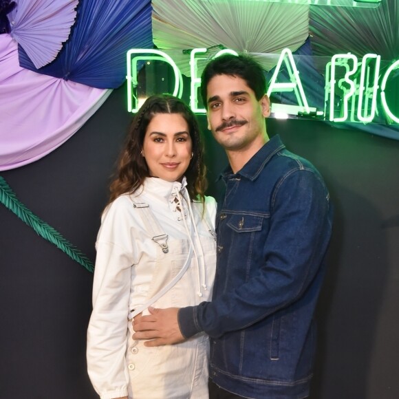 Fernanda Paes Leme mantém um relacionamento com Victor Sampaio