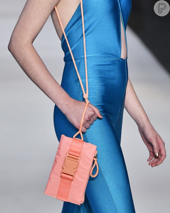 As bolsas de Primavera-Verão 2023 vem com cores pastéis e modelagens minimalistas