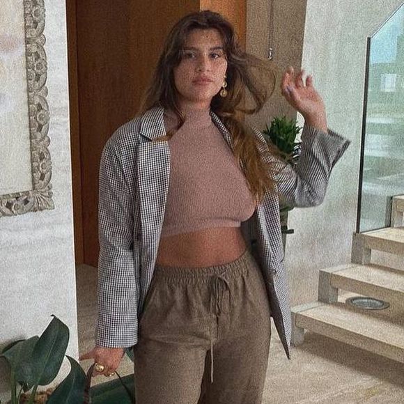 Giulia Costa disse que os números sempre menores nas lojas de roupas