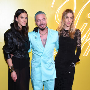 Bruna Marquezine posa com o cantor colombiano J Balvin e a namorada dele, Valentina Ferrer