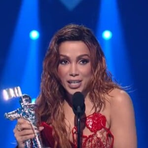 Anitta se tornou a primeira artista brasileira a ganhar um prêmio do VMA 