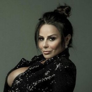 "Tão gostoso ter ele aqui dentro. É claro que eu estou doida, louca para ter ele aqui nos meus braços. Mas ele vai vir, a hora que ele quiser", continuou Viviane Araújo