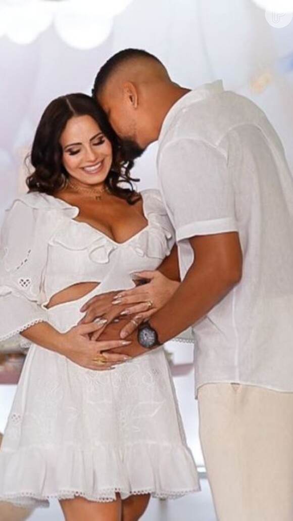 Viviane Araújo está grávida do primeiro filho, que é fruto da sua relação com Guilherme Militão