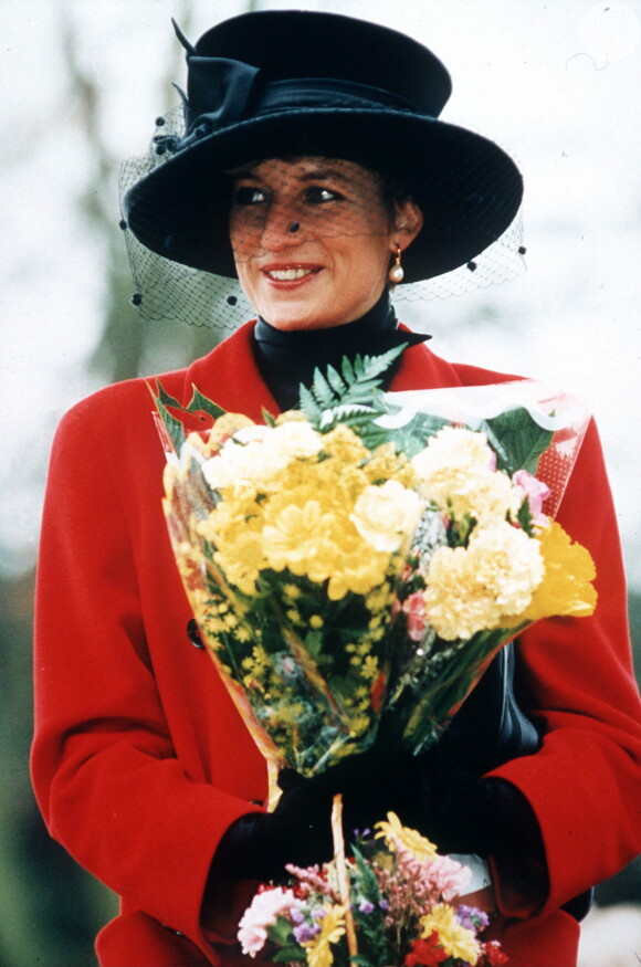 Princesa Diana morreu em um grave acidente de carro, em Paris