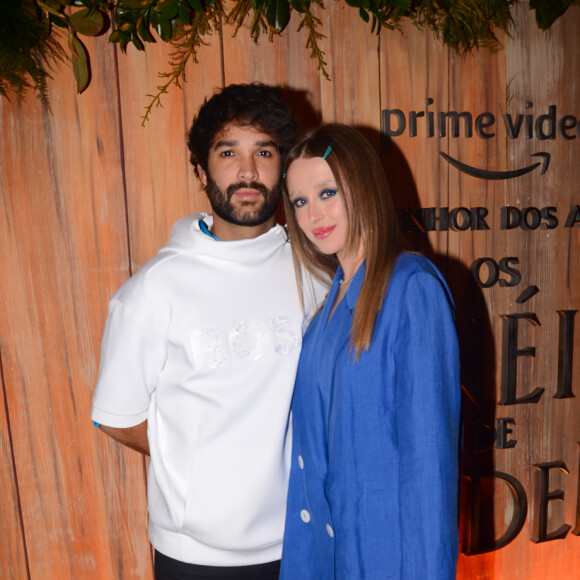 Duda Reis e o novo namorado, Du Nunes, fazem primeira aparição pública em evento da Prime Video em São Paulo