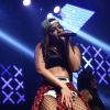 Anitta sensualiza em show em boate no Rio de Janeiro