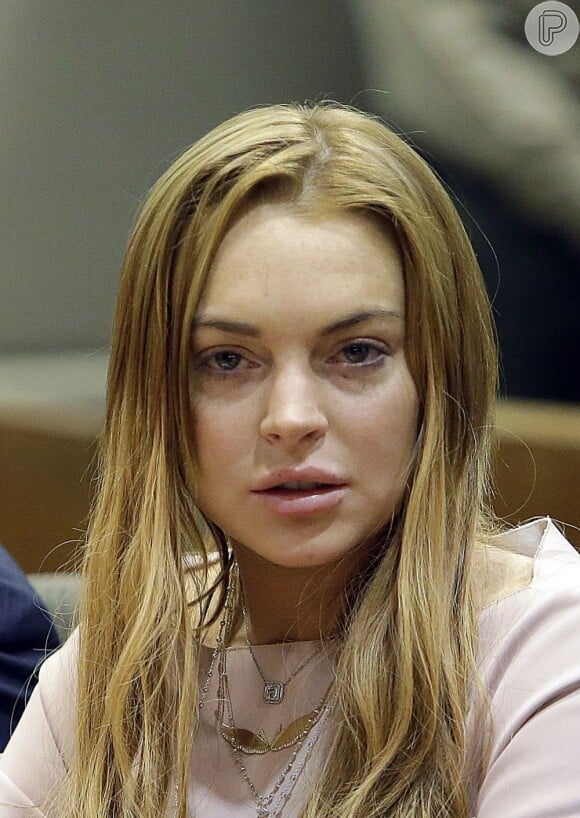 Mesmo após ser sentenciada a 90 dias de reabilitação, Lindsay Lohan não muda seus hábitos polêmicos