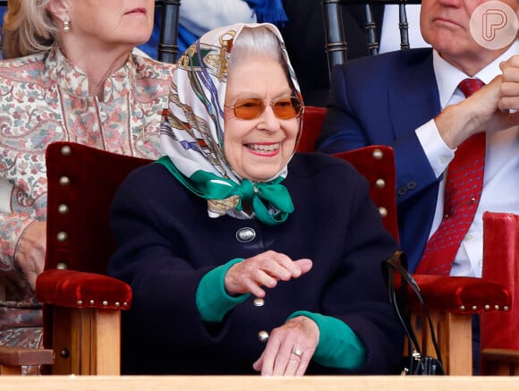 Os óculos de sol usados por Rainha Elizabeth II tem motivo médico