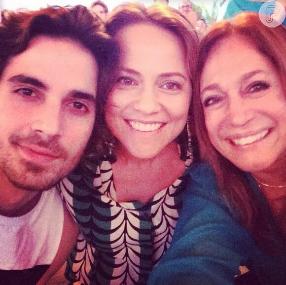 Susana Vieira posa para selfie com Fiuk e Viviane Pasmanter
