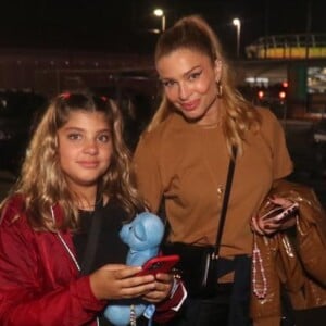 Sofia chegou no Rock in Rio com a mãe, Grazi Massafera