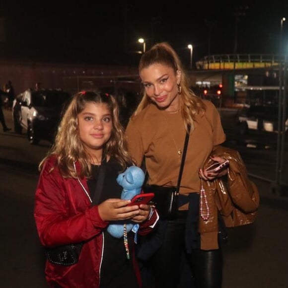 Sofia chegou no Rock in Rio com a mãe, Grazi Massafera